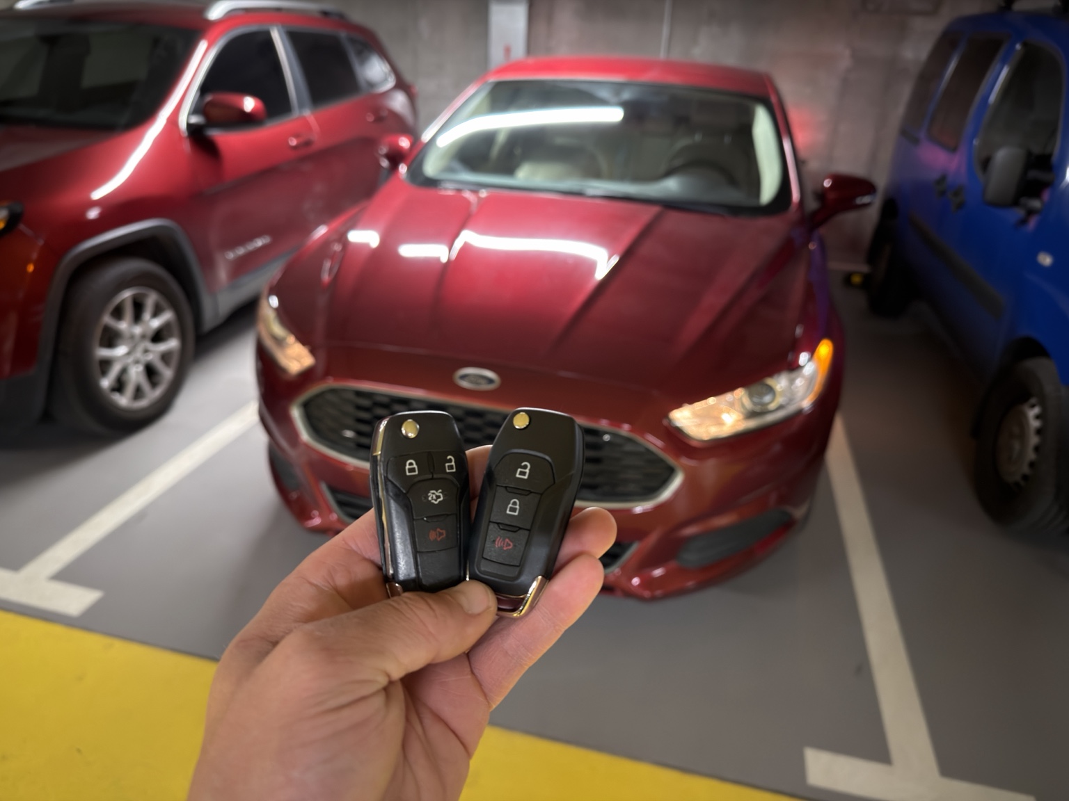 Ford Fusion 2013 и два ключа после выполнения работы.