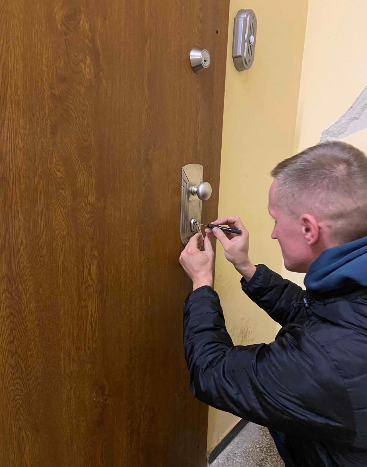 Відкриття дверного замка у Голосіївському районі Києва